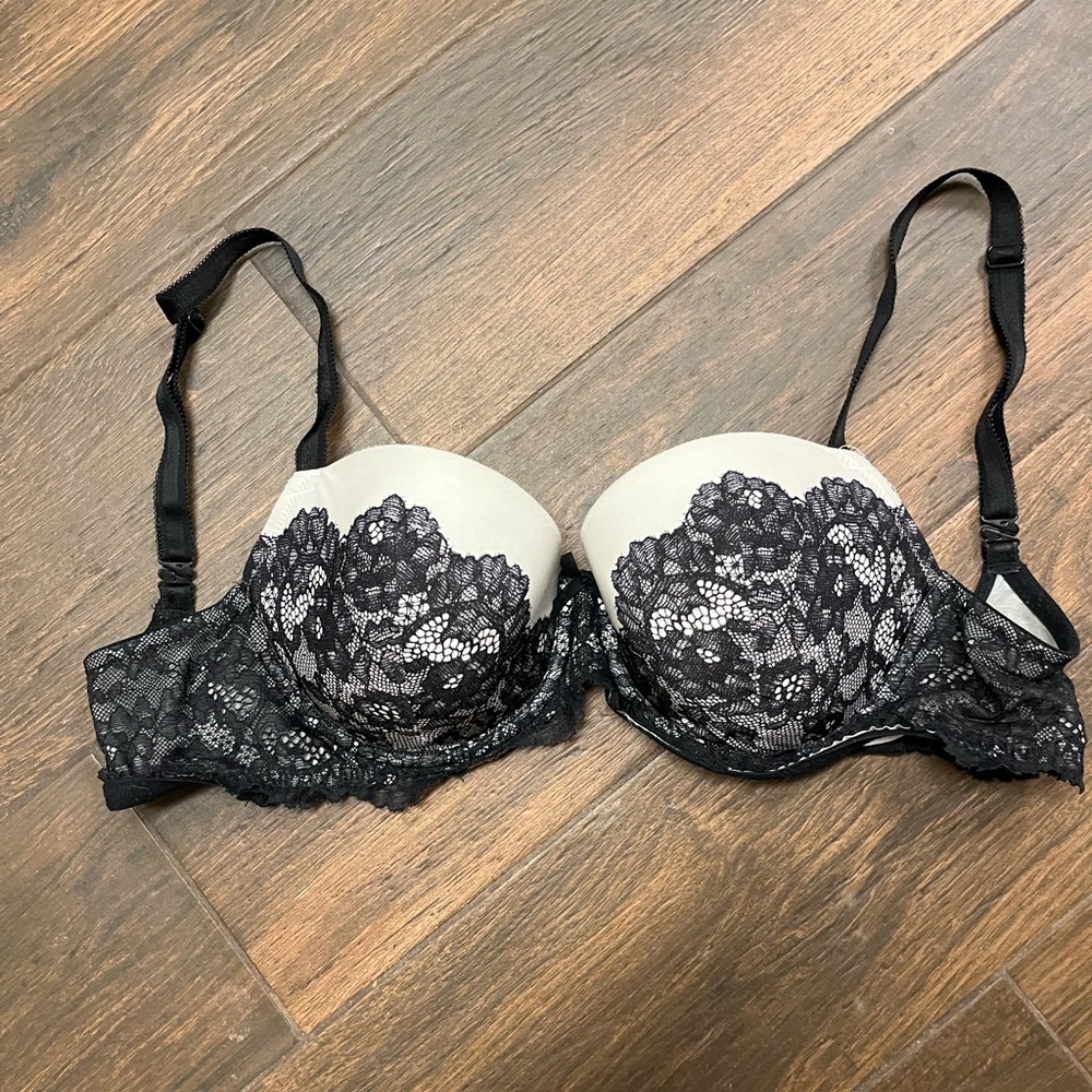 ✨Victoria’s Secret Dream Angels lined demi size 34D bra✨